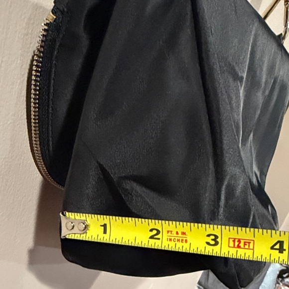 Lululemon Elegant Black Crossbody Bag - Picture 8 of 10
